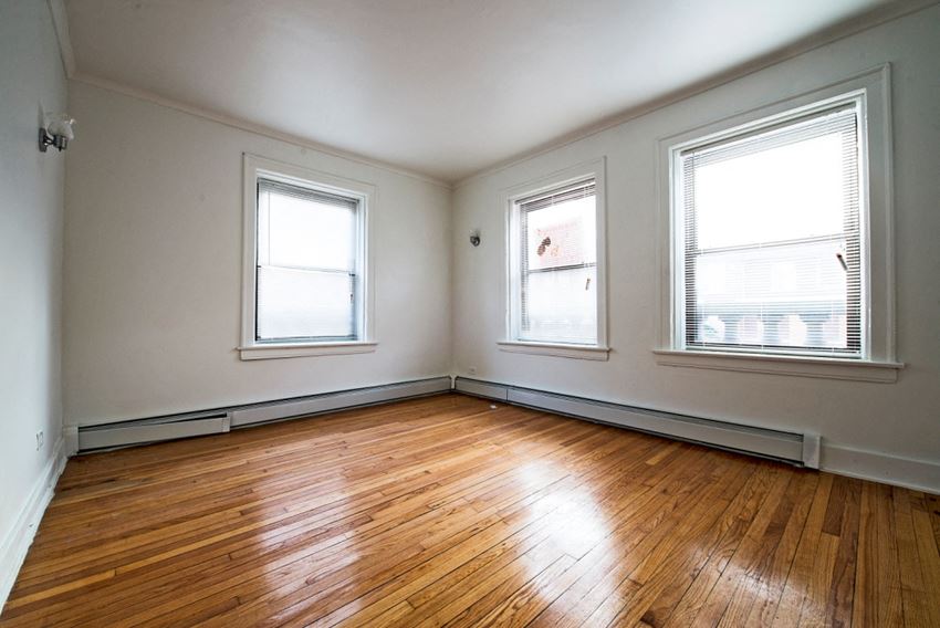 7229 S Yates Apartments in Chicago Bedroom of 7229 S Yates Apartments in Chicago