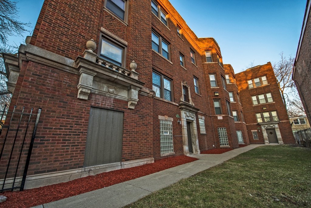 Exterior of 7229 S Yates Apartments in Chicago