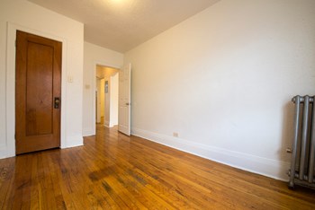 7801 S Kingston Ave Apartments in Chicago Bedroom of 7801 S Kingston Ave Apartments in Chicago - Photo Gallery 3