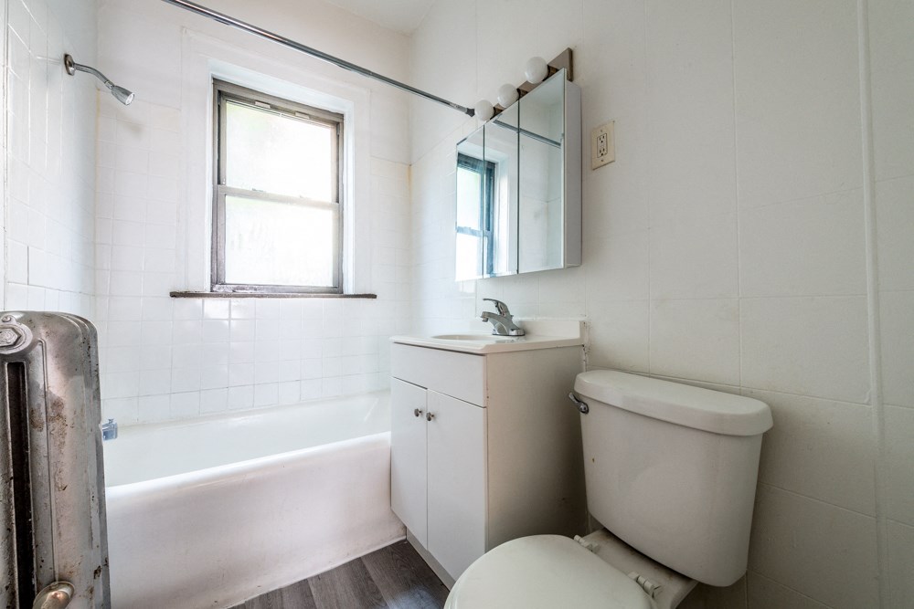 Bathroom 7956 S Eberhart Apartments in Chicago