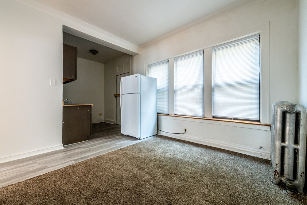 Dining Room 7956 S Eberhart Apartments in Chicago