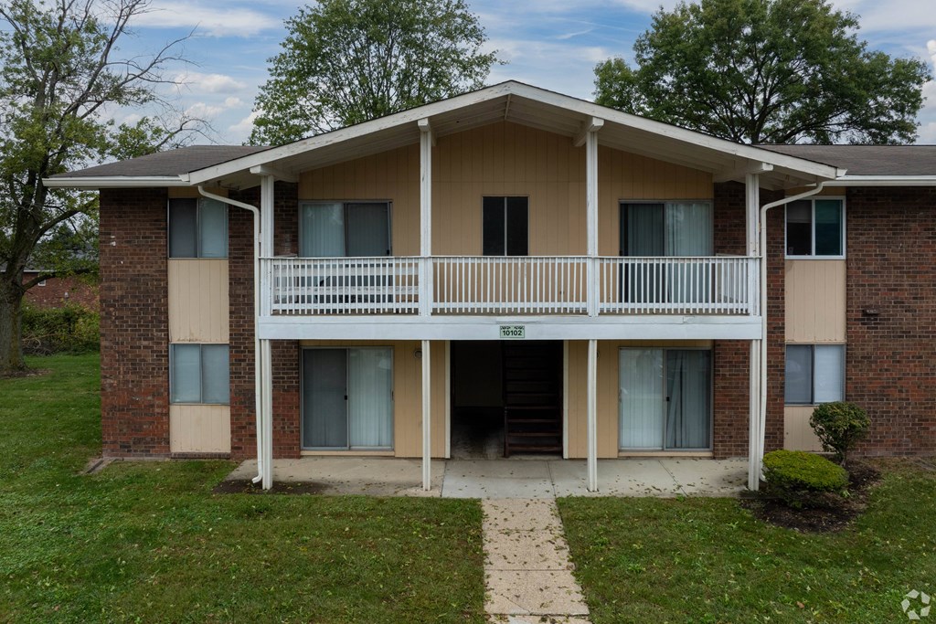 the front of an apartment building with a balcony