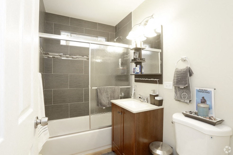 Parkside Apartments Bathroom