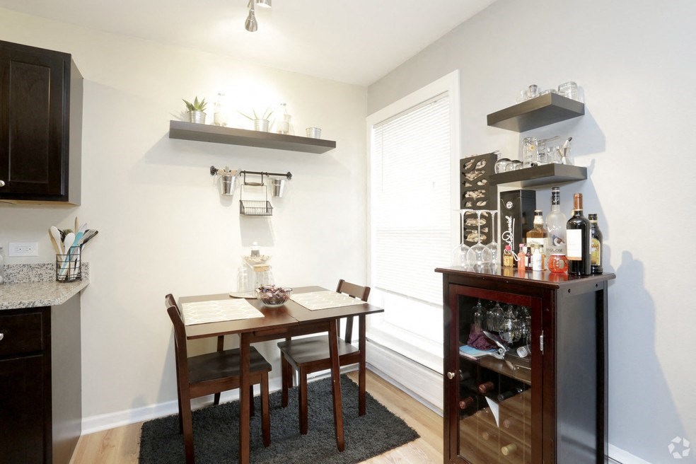 Parkside Apartments Breakfast Nook