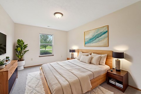 Bedroom with Bed at Dooley's Orchard, Lewis Center, 43035