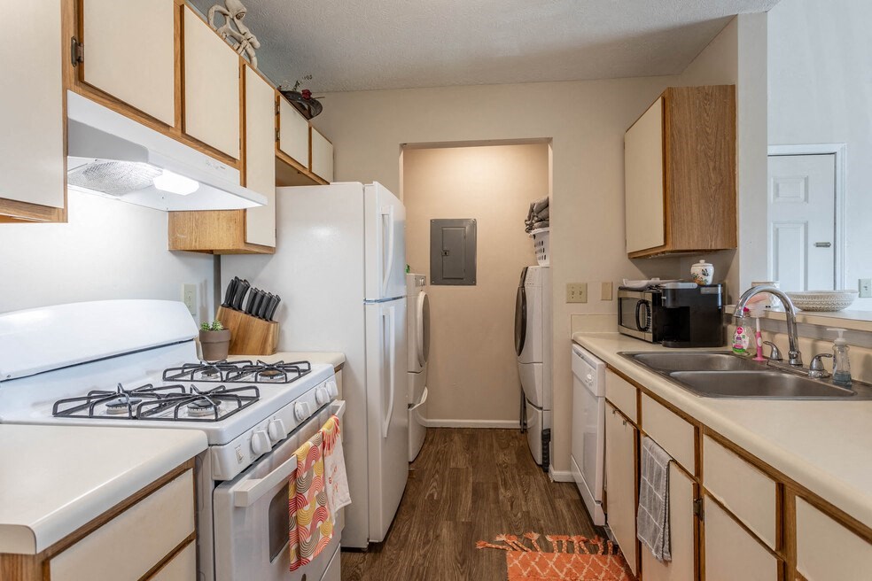Cabinets at Bayberry Cove, Bellbrook, OH