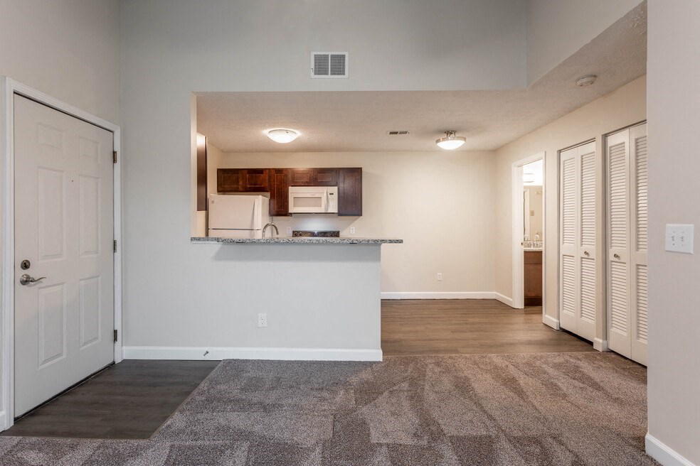 Living room at Bayside Apartment Homes, Hilliard, 43026