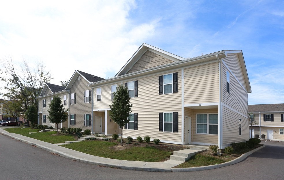 Exterior at Bayside Apartment Homes, Hilliard