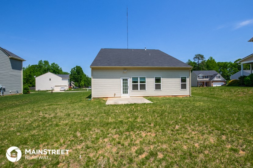 the view of the back of the house from the yard