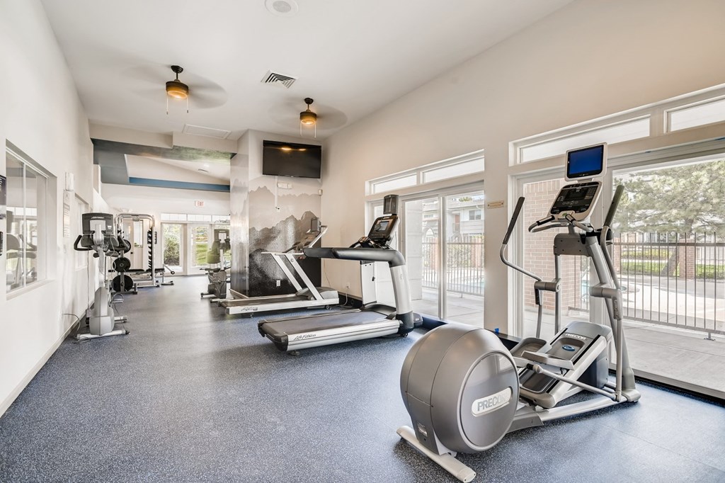 the preserve at ballantyne commons fitness room with treadmills and weights