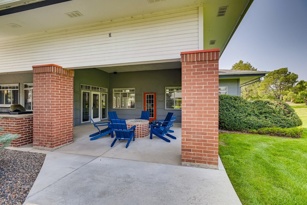 the preserve at ballantyne commons covered patio with blue chairs and a table