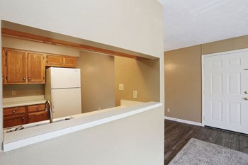 kitchen bar at Bradford Chase apartments - Photo Gallery 5