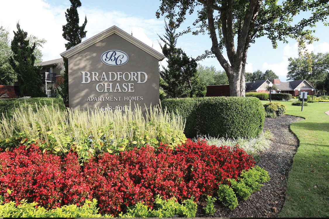 Bradford Chase Apartments, 24 Williamsburg Village Dr., Jackson, TN