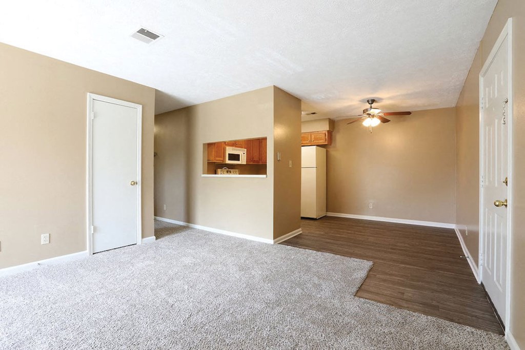 Bradford Chase Apartments, 24 Williamsburg Village Dr., Jackson, TN