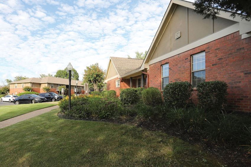 Bradford Chase Apartments, 24 Williamsburg Village Dr., Jackson, TN