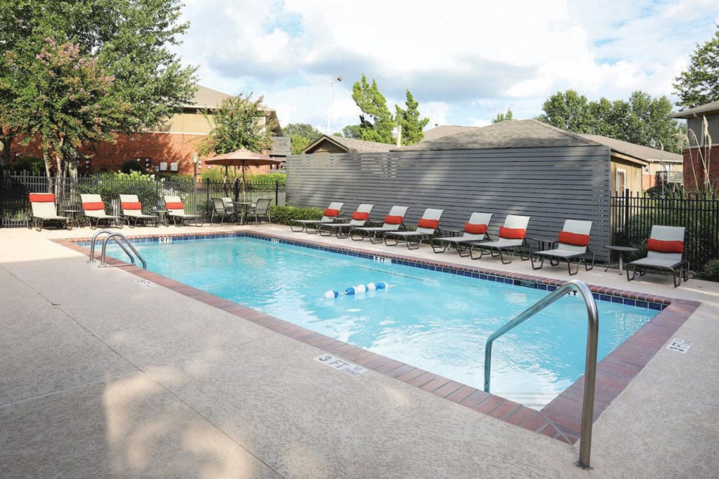 swimming pool at Bradford Chase apartments