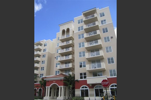 Colony At Dadeland Apartments 9357 Sw 77th Avenue Miami Fl Rentcafé Miami Photo Gallery 1