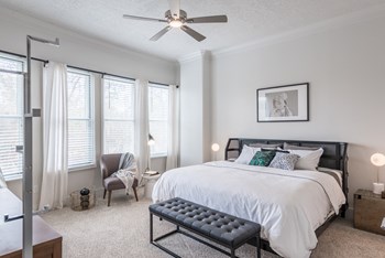 model bedroom apartments in downtown houston - Photo Gallery 6