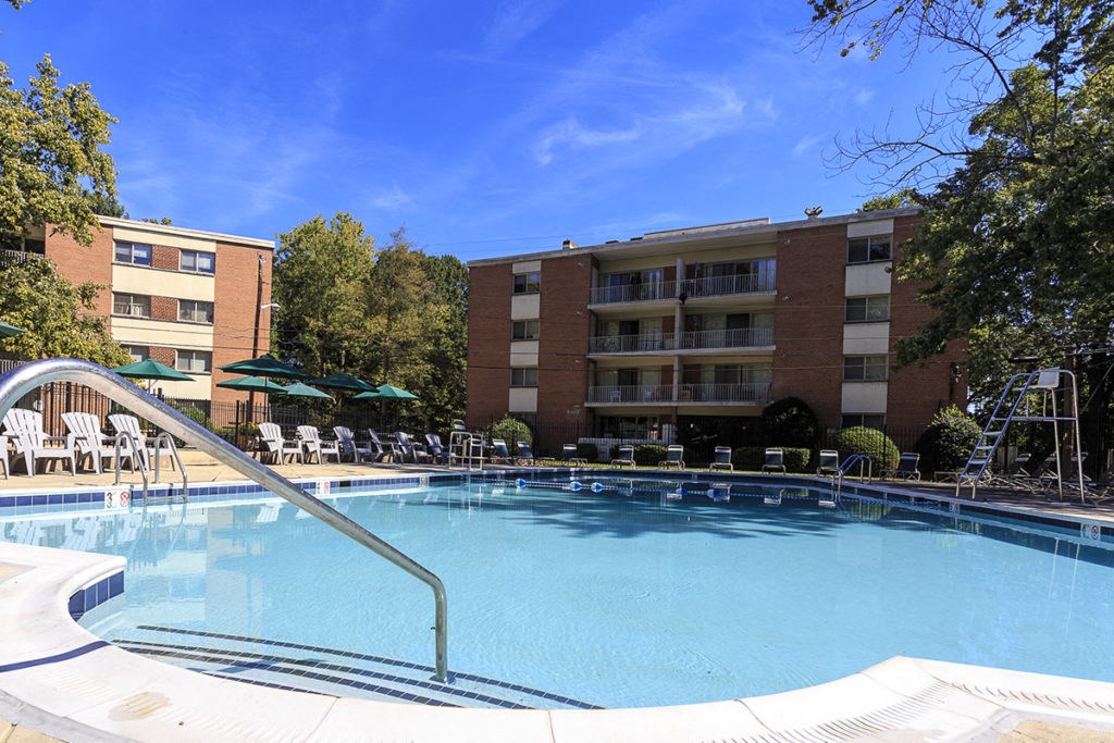 the swimming pool at the residence inn