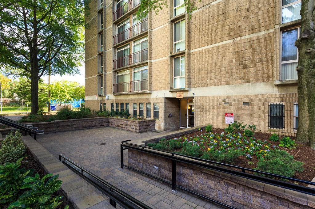 the building in which the apartment is located