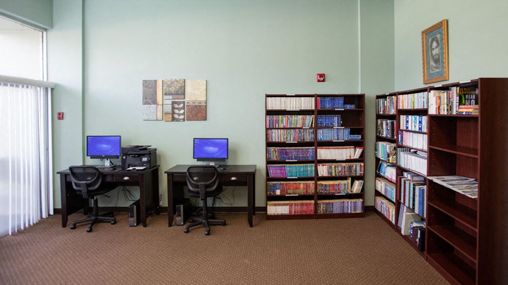 Episcopal Catholic Apartments in Winter Park, FL library with computer internet access