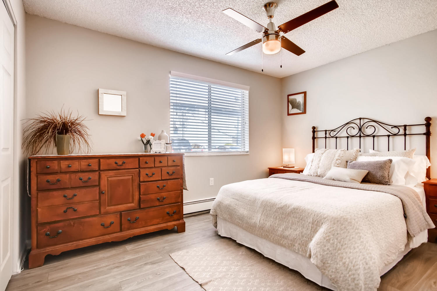 Mountain Vista | Lakewood, CO Apartments | Bedroom