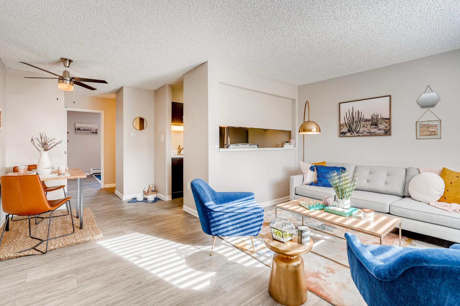 Mountain Vista | Lakewood, CO Apartments | Living Room