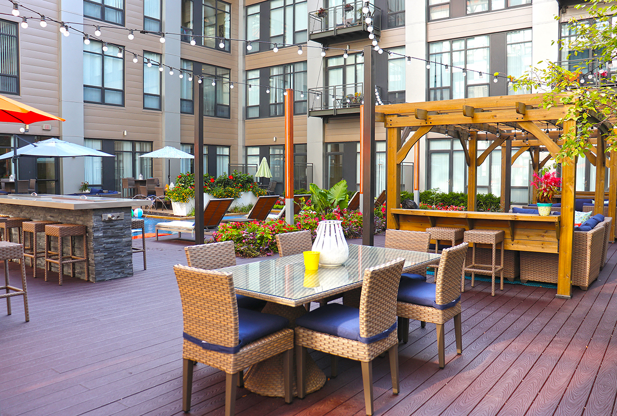 Courtyard at The Laurel Apartments, Saint Louis, MO, 63101