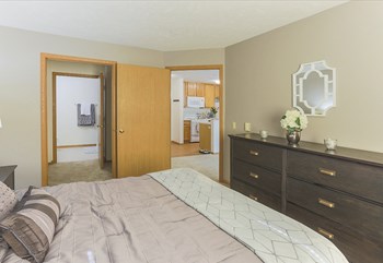 535 W Riverwood Dr 1-2 Beds Apartment for Rent - Photo Gallery 5