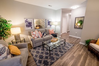 Fieldstone at Glenwood Crossing Apartments in Cincinnati, OH Fieldstone at Glenwood Crossing Apartments in Cincinnati, OH - Photo Gallery 3