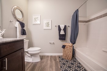 Fieldstone at Glenwood Crossing Apartments in Cincinnati, OH - Photo Gallery 20