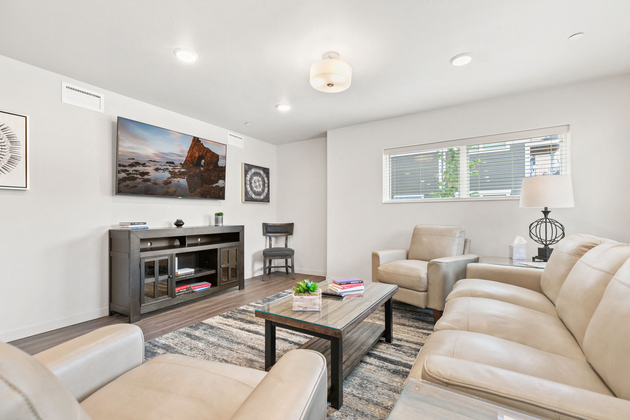 Sunset Village Apartments is a similar property to Oak Plaza Apartments located in Albany