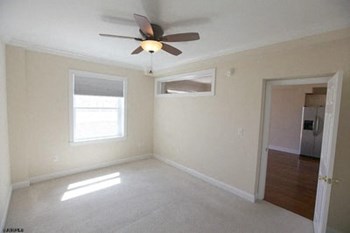 111 S Cambridge Avenue 1-5 Beds Apartment for Rent - Photo Gallery 5