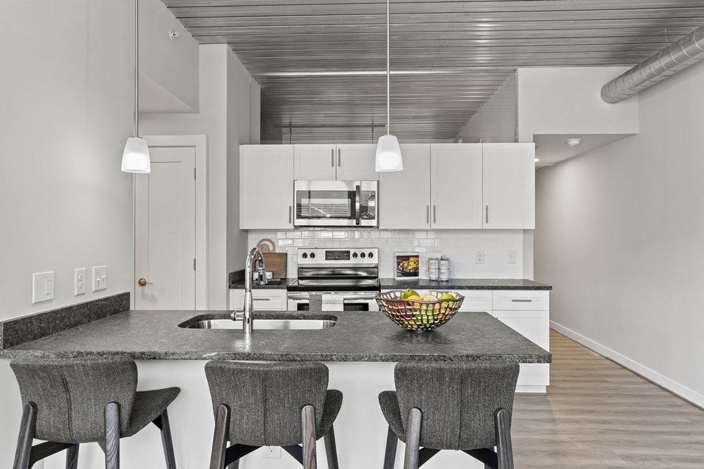 Fitted Kitchen With Island Dining at Scott's View, Richmond, VA, 23230