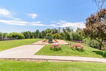 Lush Green Outdoor Spaces at Alvista Trailside Apartments, Englewood, CO