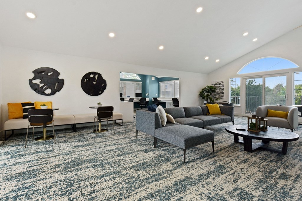 Common Room at Alvista Trailside Apartments, Englewood, CO, 80110