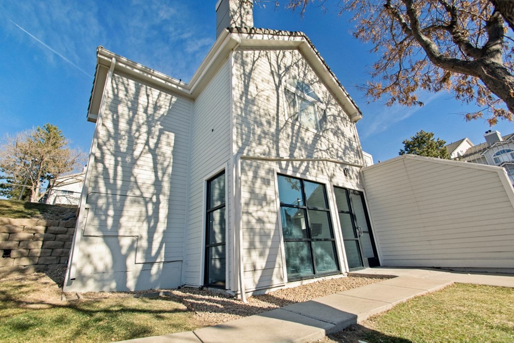 Exterior View Of Fitness Center at Alvista Trailside Apartments, Colorado