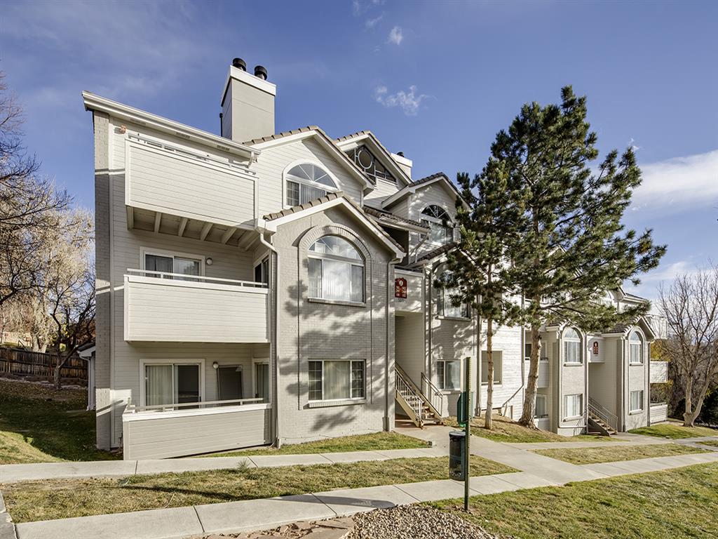 front exterior view of apartment
