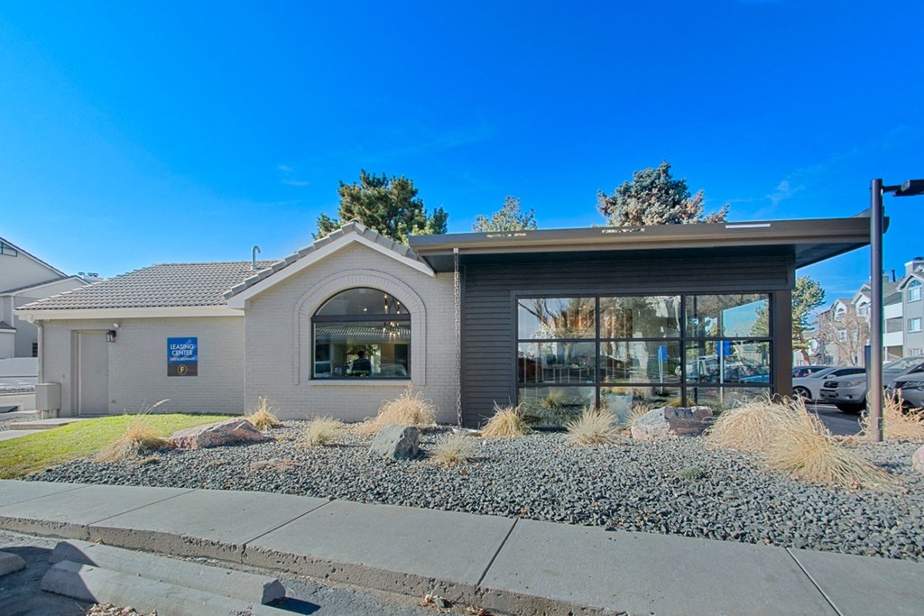 Large Leasing Office at Alvista Trailside Apartments, Englewood, 80110