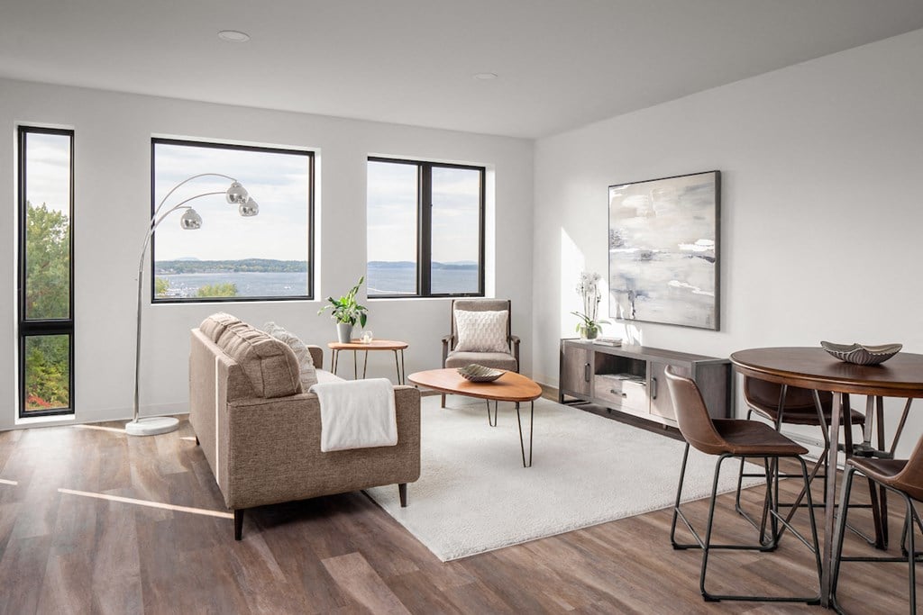 Lakeview interior