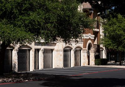 apartments in north austin with garages