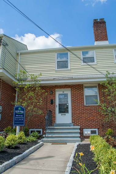 111 Wayne Rd 1-2 Beds Apartment for Rent