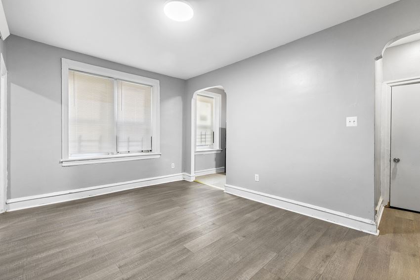 2100 W. Tioga Street Studio-3 Beds Apartment for Rent - Photo Gallery 1