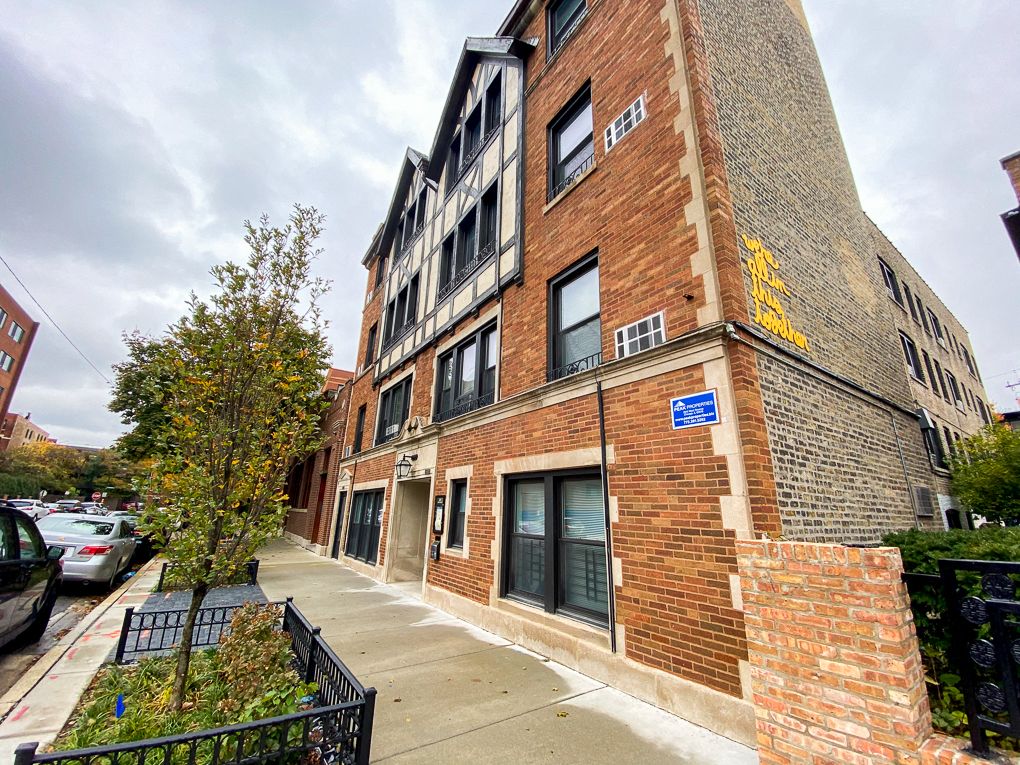 536 W. Grant Pl. Apartments in Chicago, IL