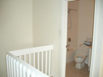 355-361 Essa Road 1 Bed Apartment for Rent - Photo Gallery 4