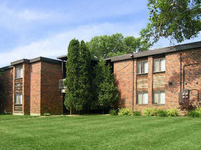 Lush Landscaping Lush Landscaping at Emerald Court, Iowa, 52246 - Photo Gallery