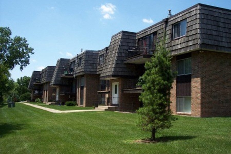 Courtyard With Green Space at Westgate Villa, Iowa City, IA