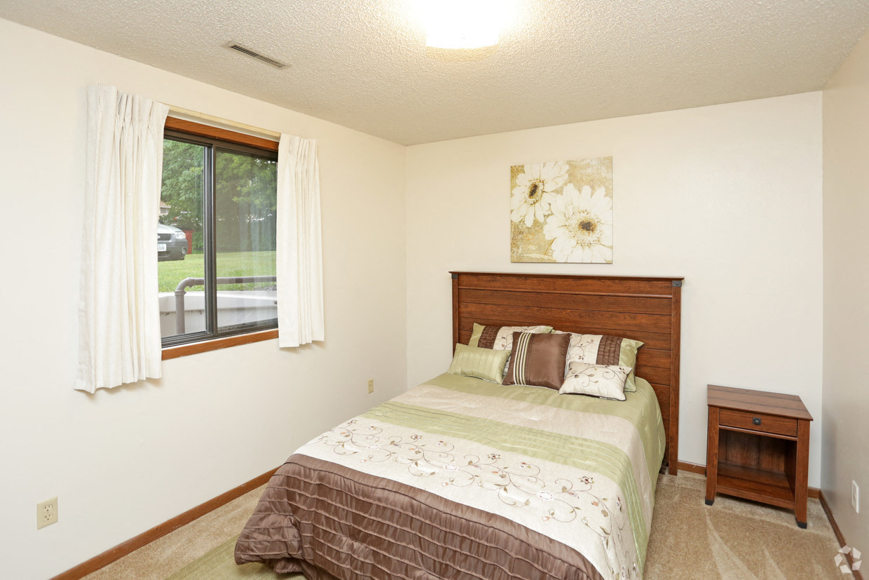 Carpeting in Bedrooms at Park Place Apartments, 52241