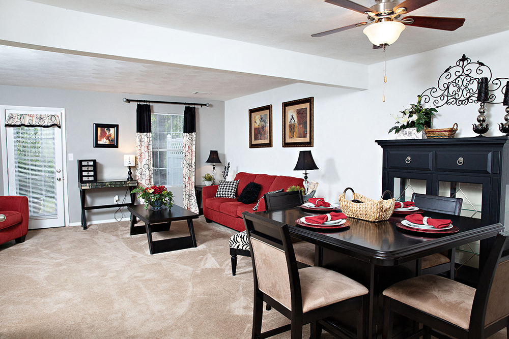 Laurel Bluff Apartments And Townhomes, 3601 Laurel Bluff Cir, High