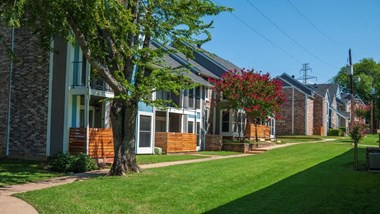 6100 Glenview Dr. 1-3 Beds Apartment for Rent